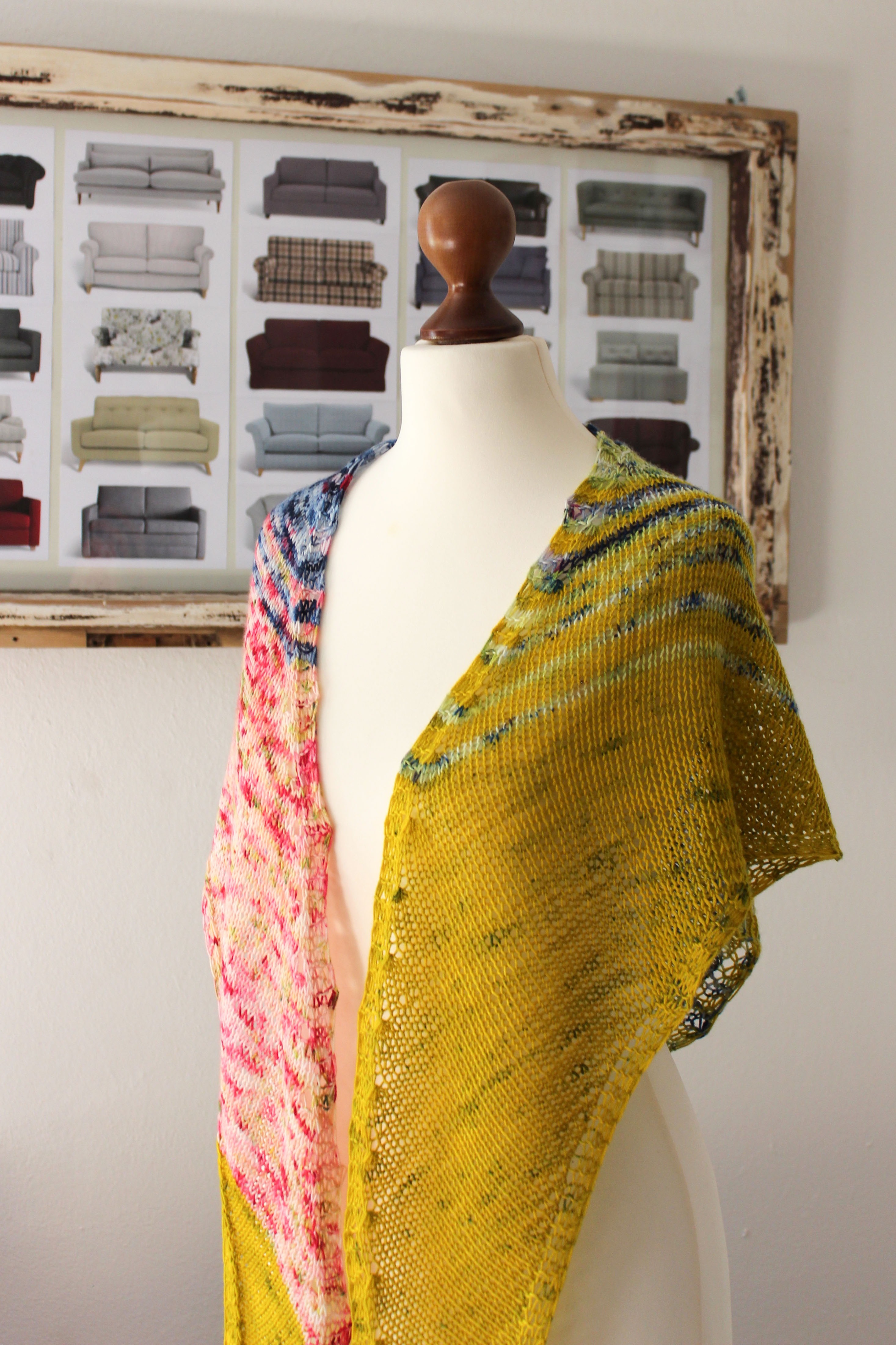 Spring Cleaning shawl knitting pattern by Julia Riede