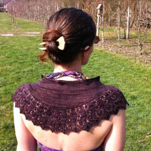Priscilla shawl knitting pattern by Julia Riede