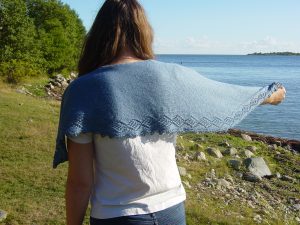 Ester shawl knitting pattern by Julia Riede