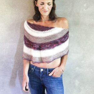 Phoebe shawl knitting pattern by Julia Riede