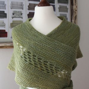 Wollness Crescent shawl knitting pattern by Julia Riede