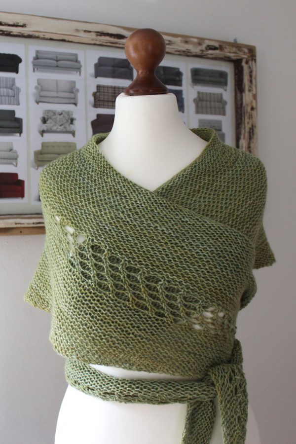 Wollness Crescent shawl knitting pattern by Julia Riede