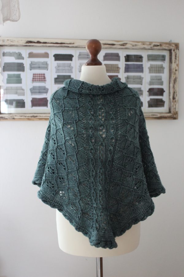 Steel Teal shawl knitting pattern by Julia Riede