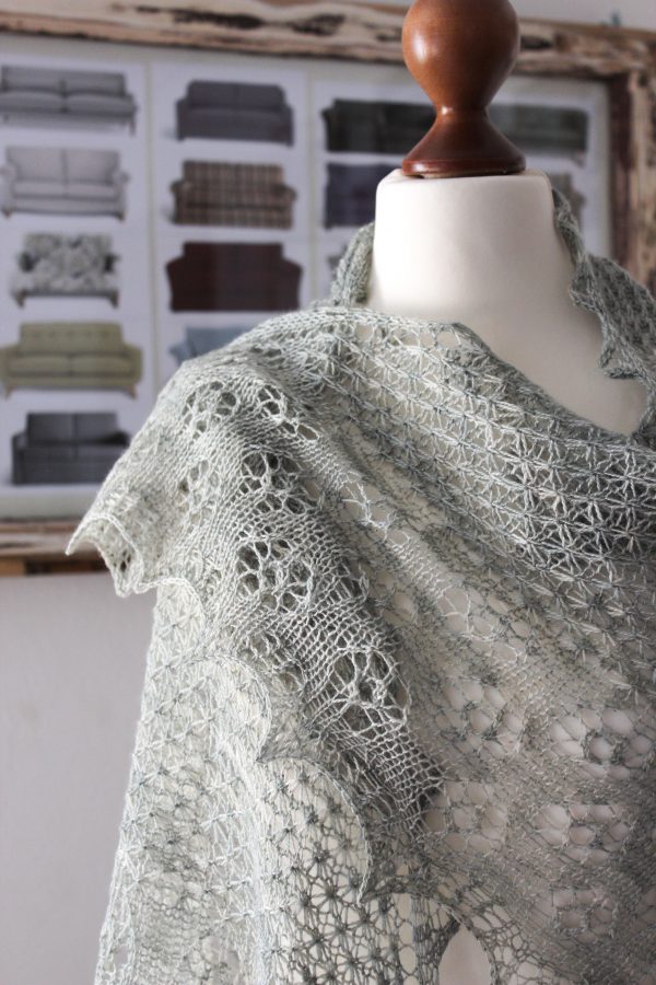 Sage shawl knitting pattern by Julia Riede