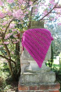 Magenta Loops shawl by Julia Riede
