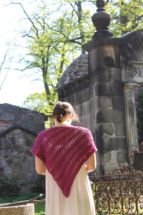 Magenta Loops shawl by Julia Riede